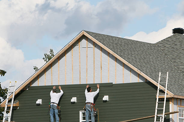 Professional Siding technician working in Golf, IL